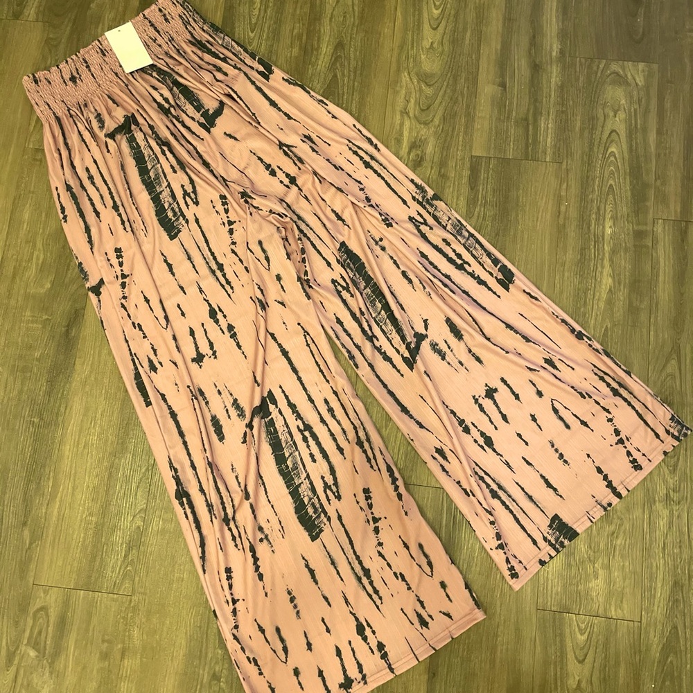 🌸Pink and black fitted waist, palazzo pants🌸
